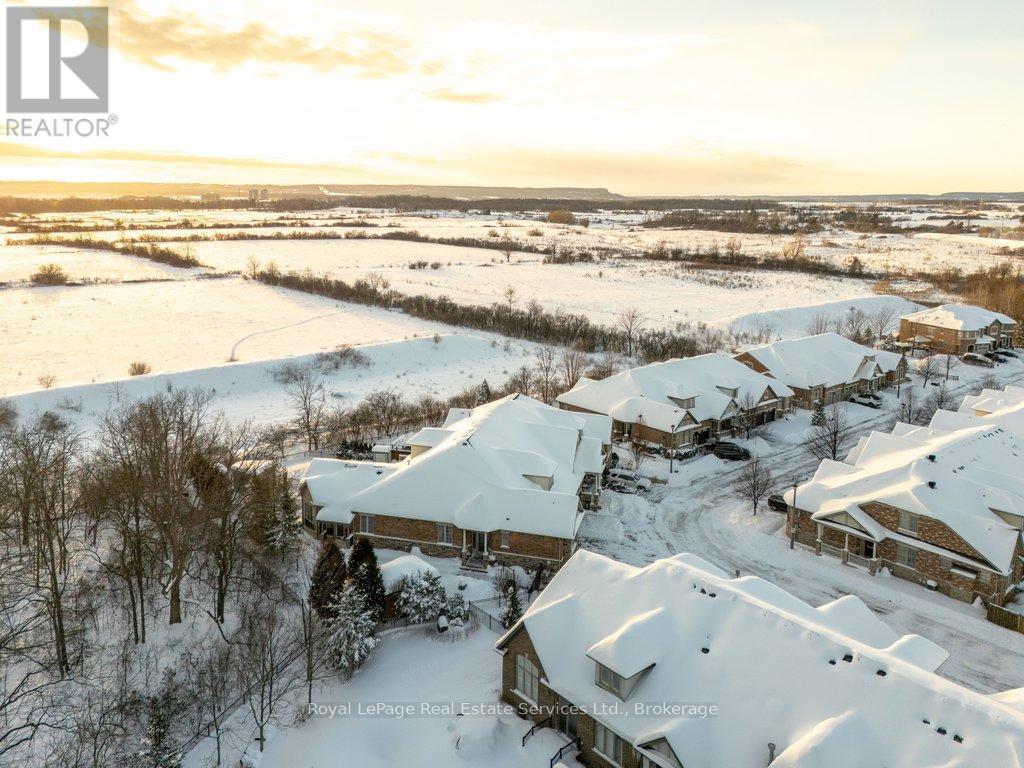 












12 - 3353 LIPTAY AVENUE

,
Oakville (BC Bronte Creek),




Ontario
L6M0M6

