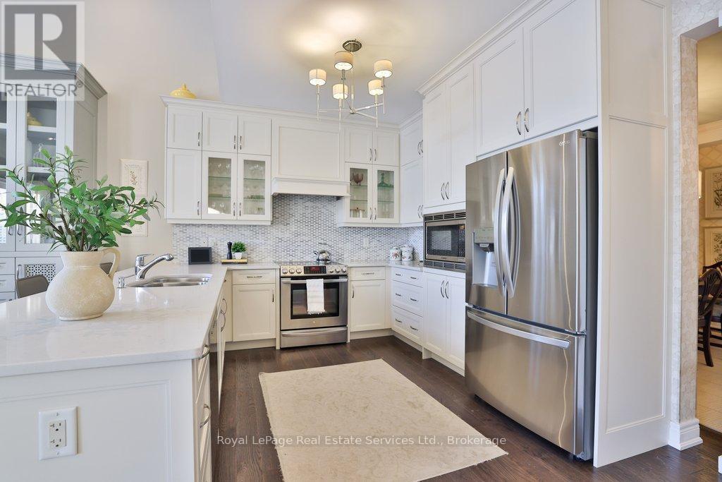 












12 - 3353 LIPTAY AVENUE

,
Oakville (BC Bronte Creek),




Ontario
L6M0M6

