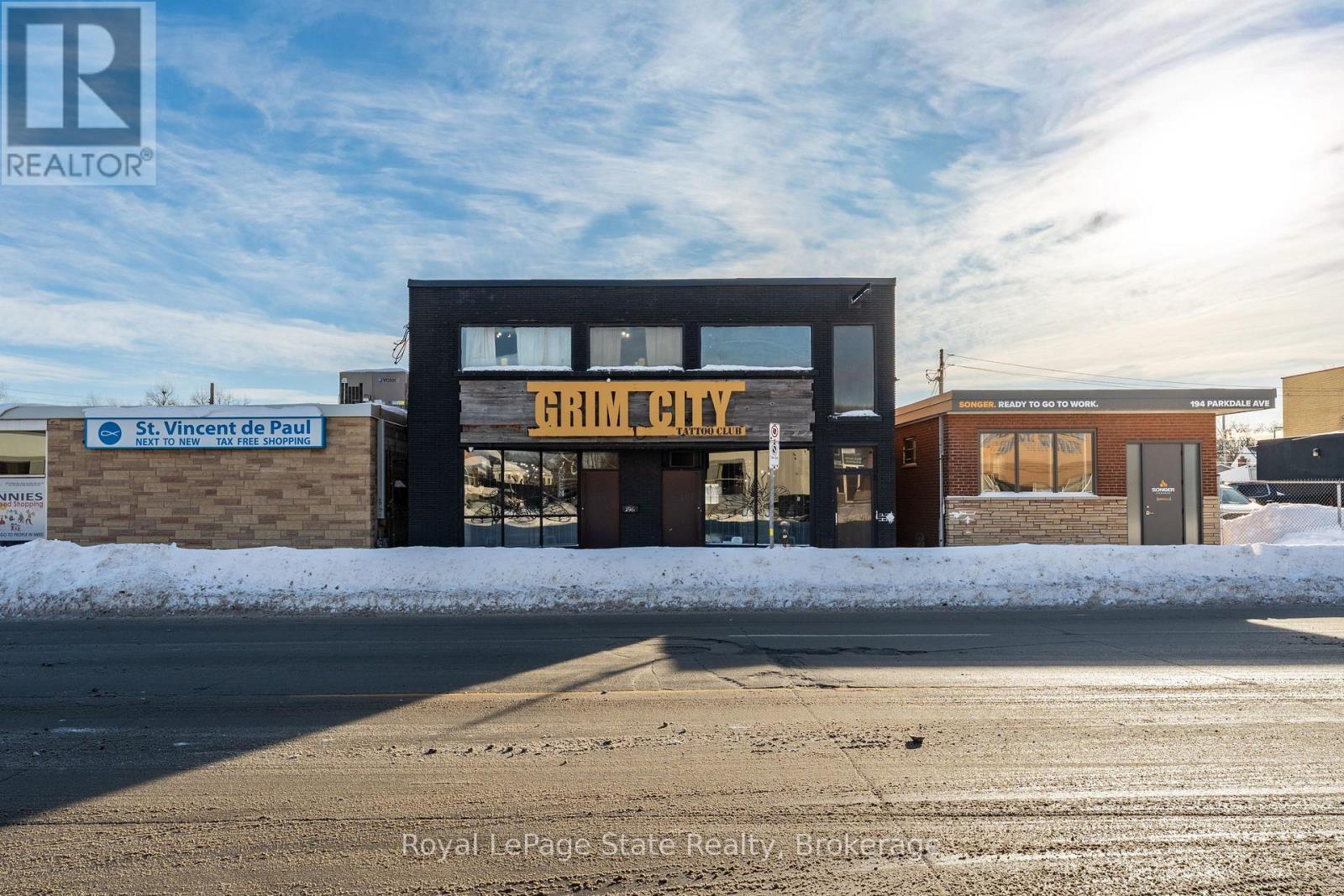 












196 PARKDALE AVENUE N

,
Hamilton (McQuesten),




Ontario
L8H5X2

