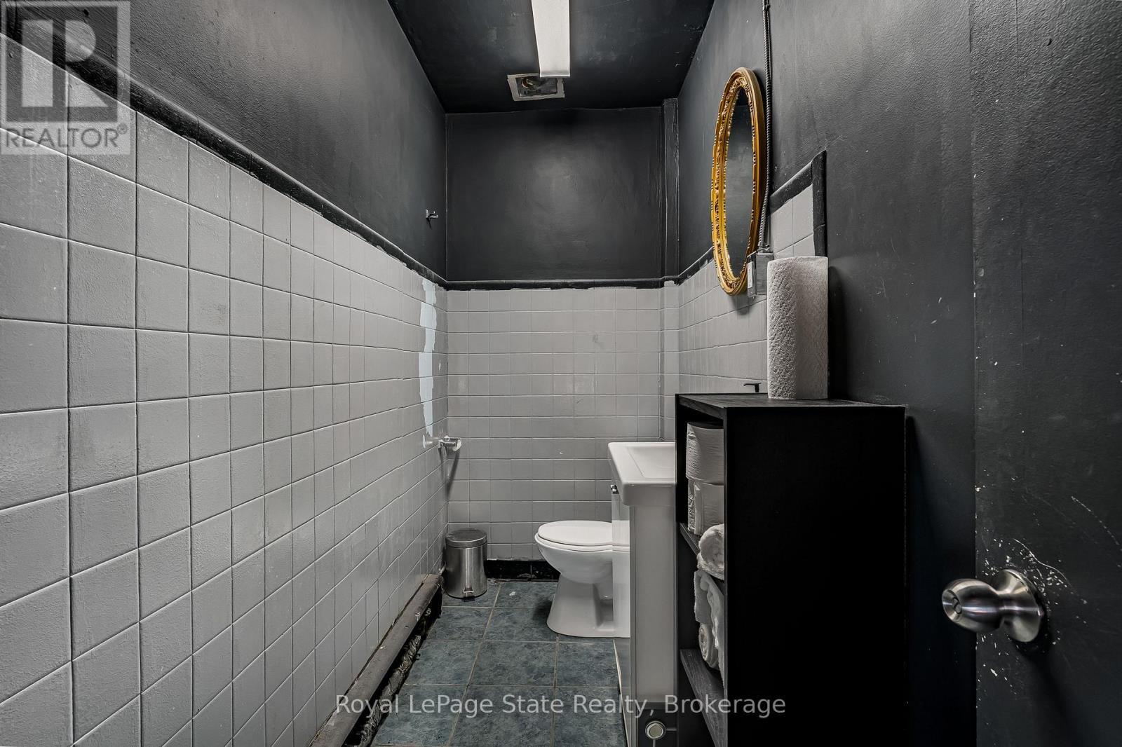 












196 PARKDALE AVENUE N

,
Hamilton (McQuesten),




Ontario
L8H5X2

