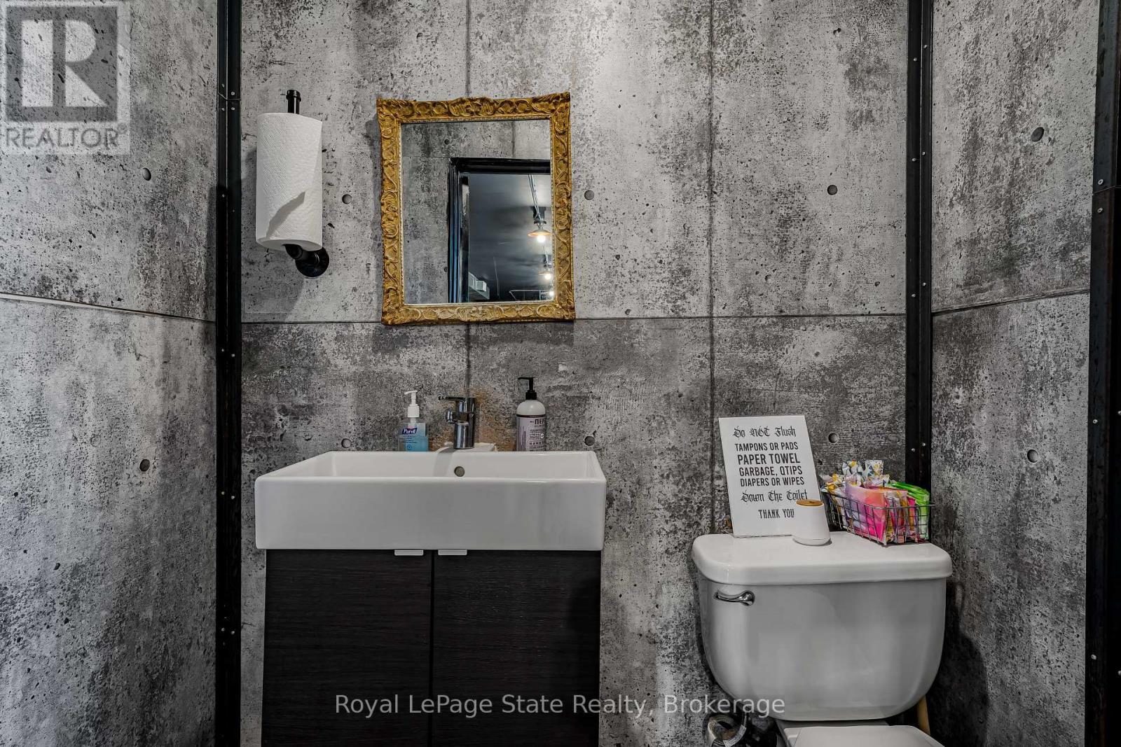 












196 PARKDALE AVENUE N

,
Hamilton (McQuesten),




Ontario
L8H5X2

