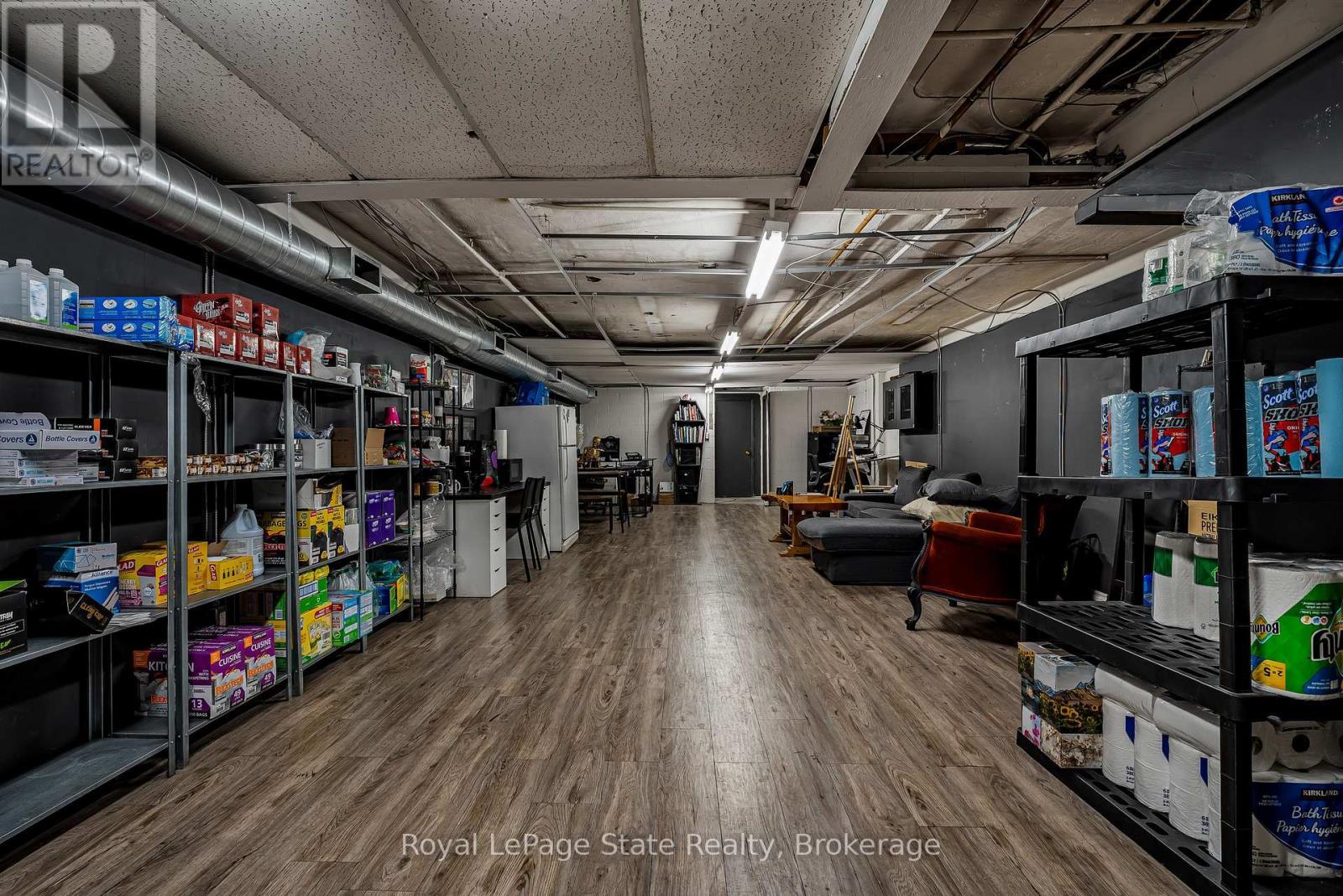 












196 PARKDALE AVENUE N

,
Hamilton (McQuesten),




Ontario
L8H5X2

