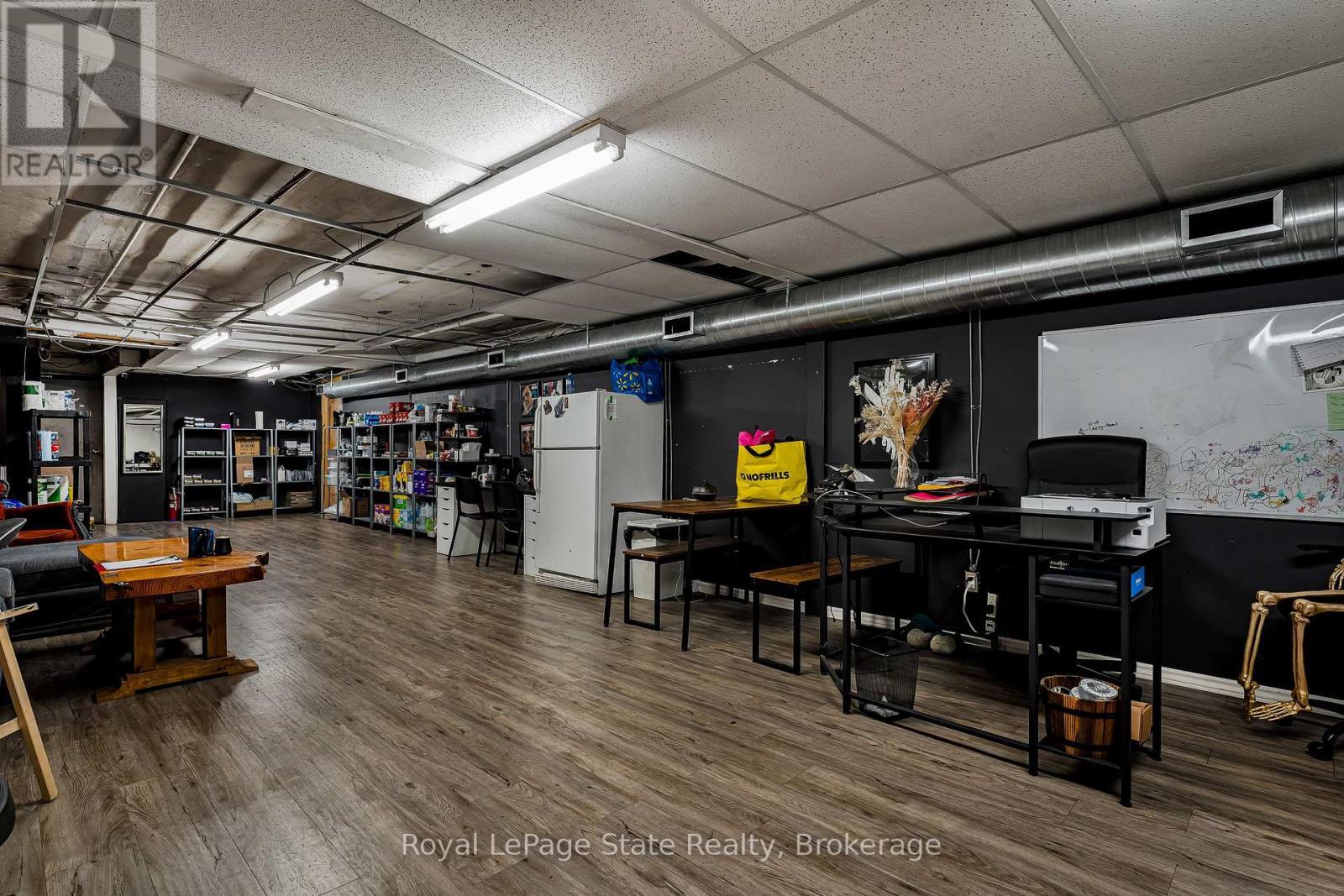 












196 PARKDALE AVENUE N

,
Hamilton (McQuesten),




Ontario
L8H5X2

