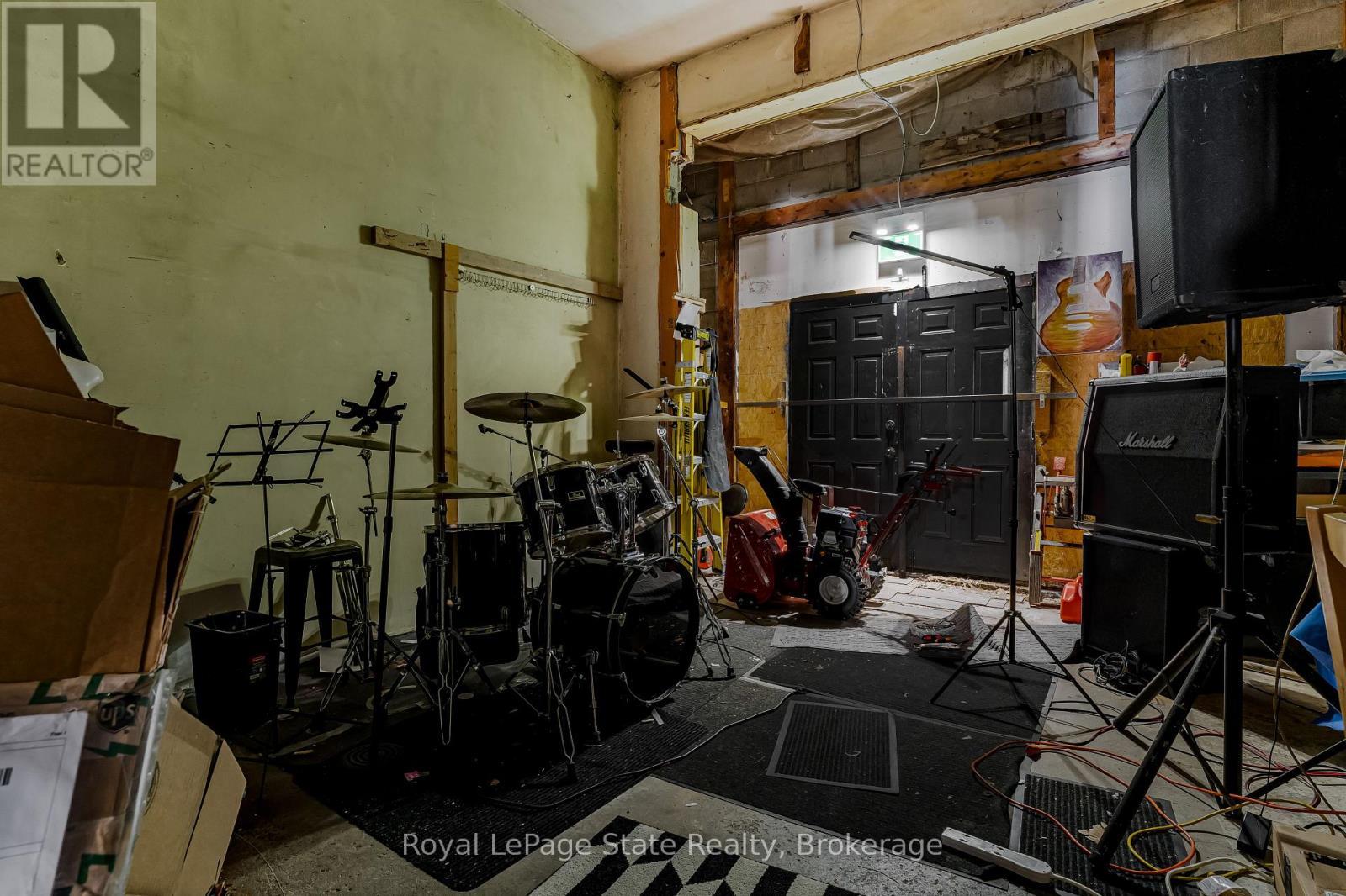 












196 PARKDALE AVENUE N

,
Hamilton (McQuesten),




Ontario
L8H5X2

