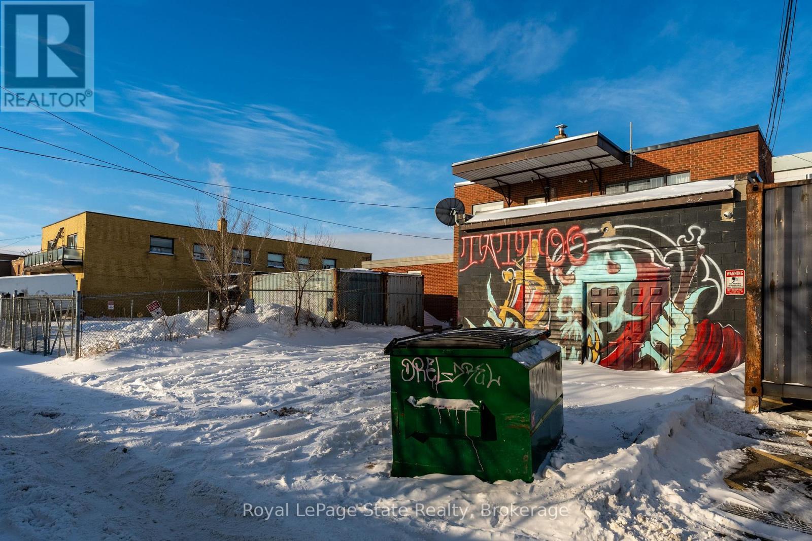 












196 PARKDALE AVENUE N

,
Hamilton (McQuesten),




Ontario
L8H5X2

