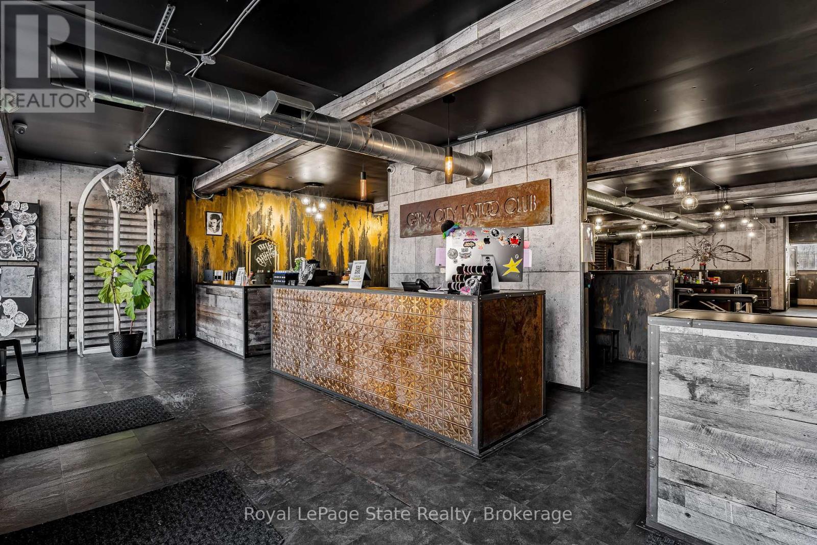 












196 PARKDALE AVENUE N

,
Hamilton (McQuesten),




Ontario
L8H5X2

