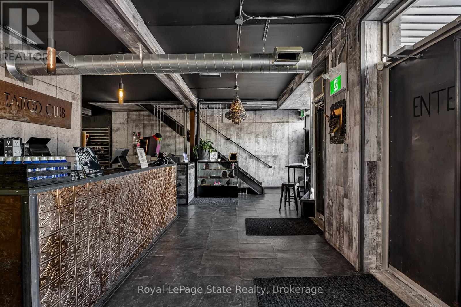 












196 PARKDALE AVENUE N

,
Hamilton (McQuesten),




Ontario
L8H5X2

