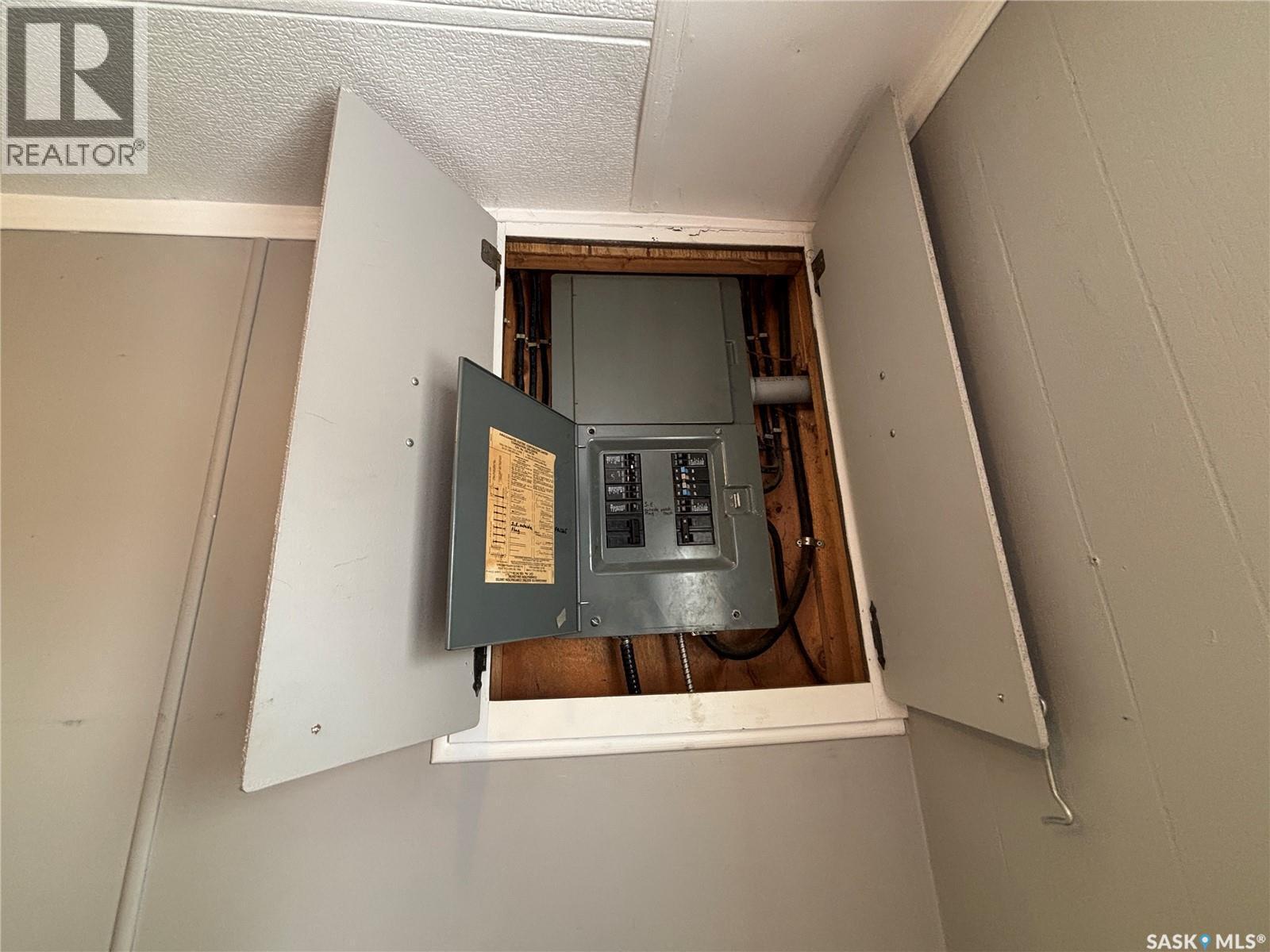 












13 Golfview CRESCENT

,
Kindersley,




Saskatchewan
S0L1S2

