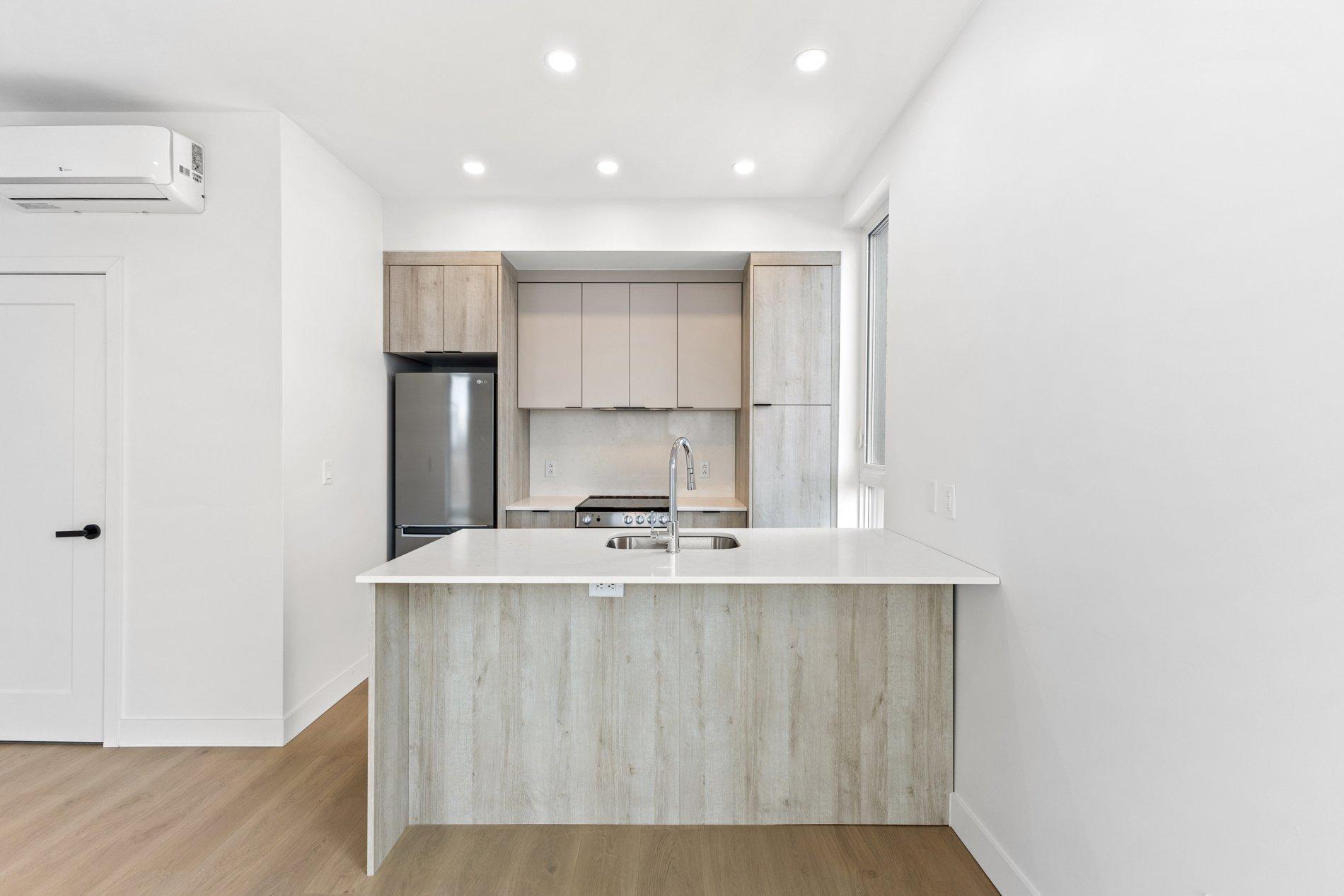 









6037


Boul. De Maisonneuve O.

, 301,
Montréal (Côte-des-Neiges/Notre-Dame-de-Grâce),




QC
H4A0B5

