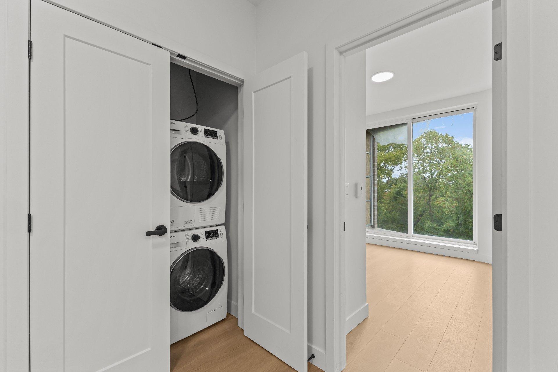 









6037


Boul. De Maisonneuve O.

, 313,
Montréal (Côte-des-Neiges/Notre-Dame-de-Grâce),




QC
H4A0B5

