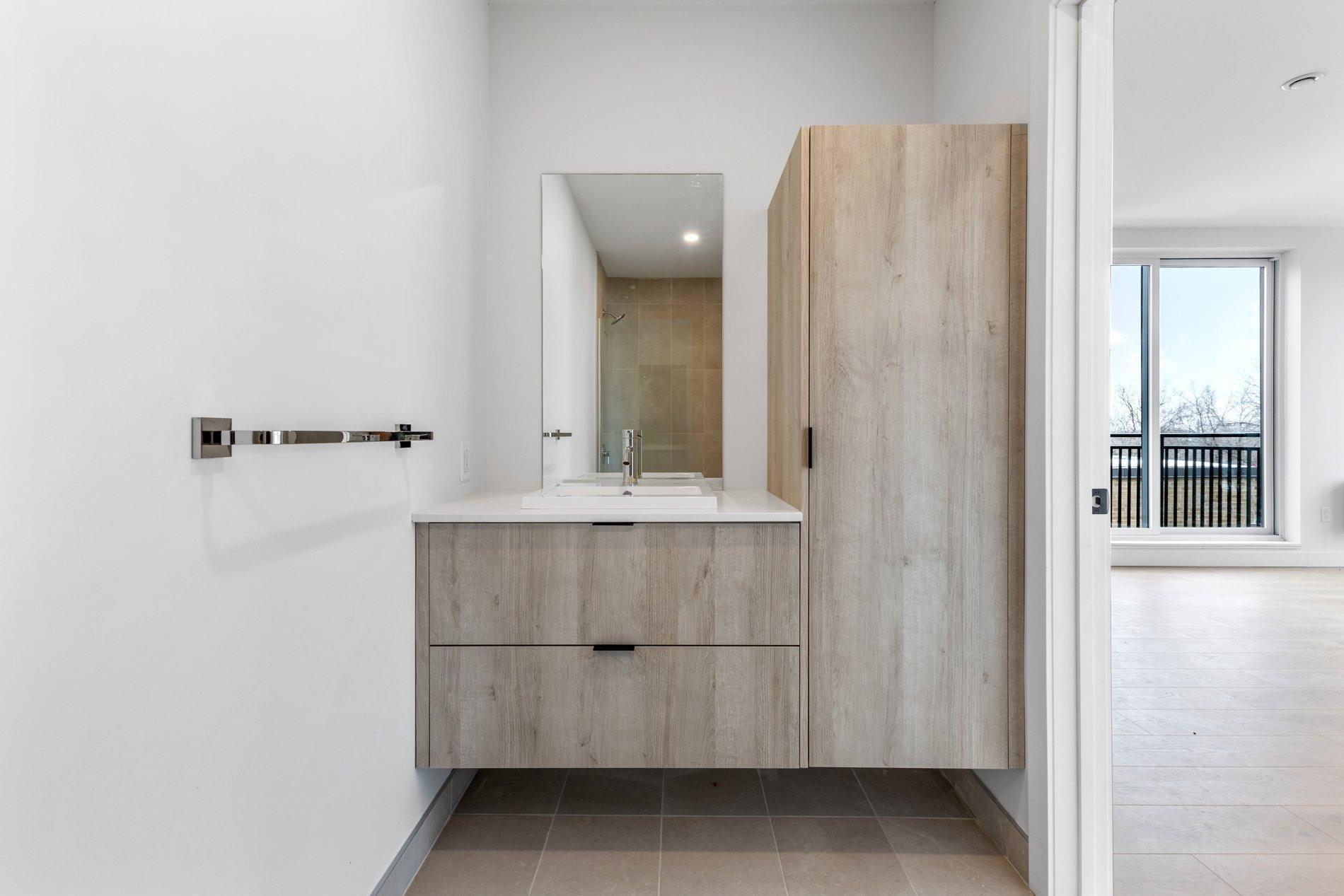 









6037


Boul. De Maisonneuve O.

, 313,
Montréal (Côte-des-Neiges/Notre-Dame-de-Grâce),




QC
H4A0B5

