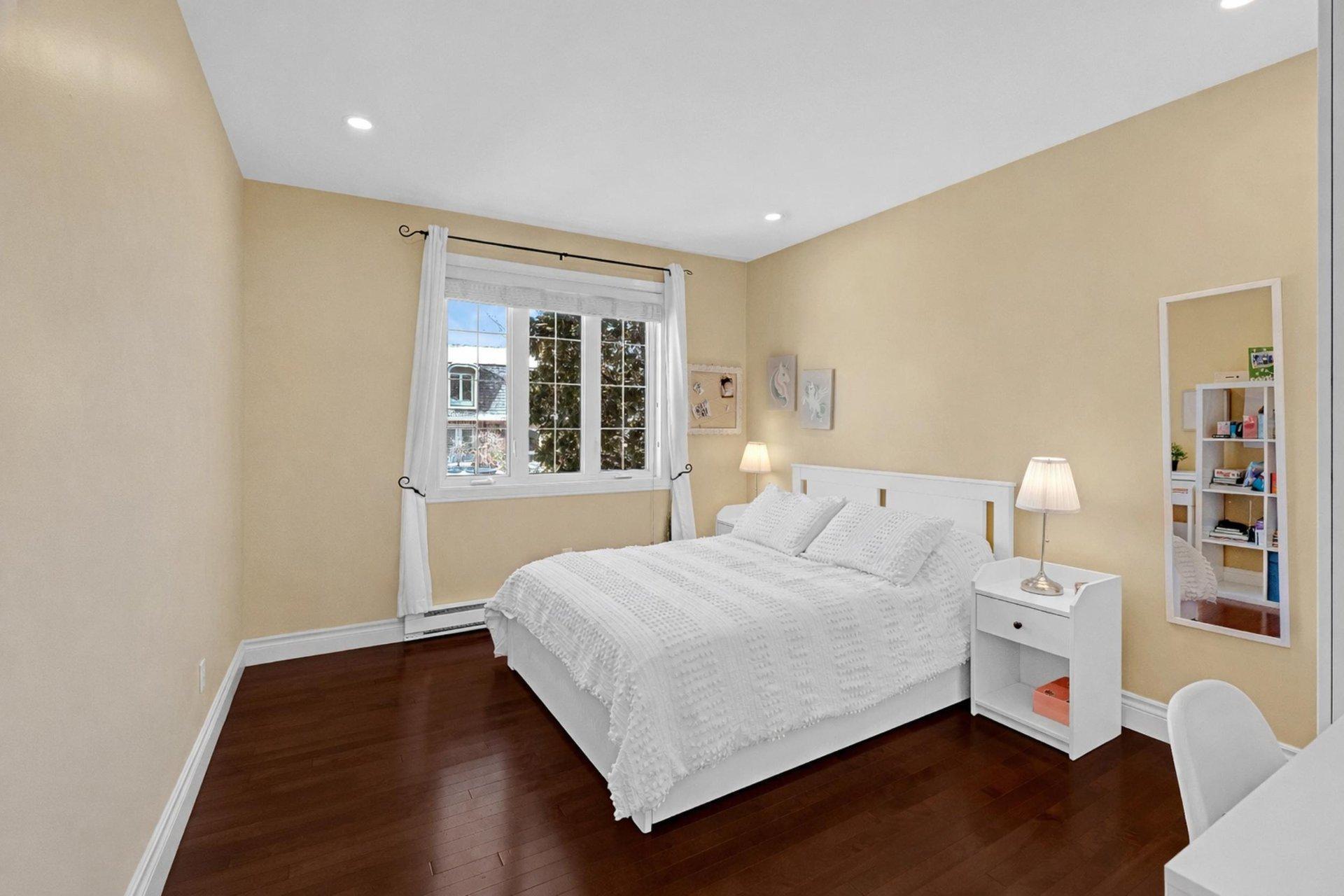 









3075


Rue Michaud

,
Brossard,




QC
J4Y1X4

