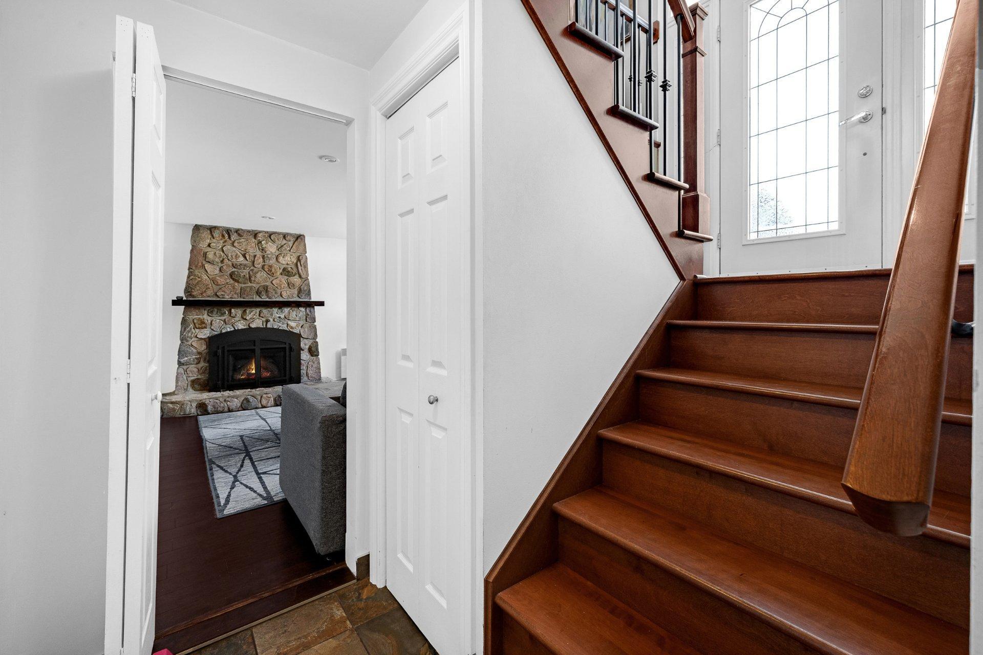 









3075


Rue Michaud

,
Brossard,




QC
J4Y1X4

