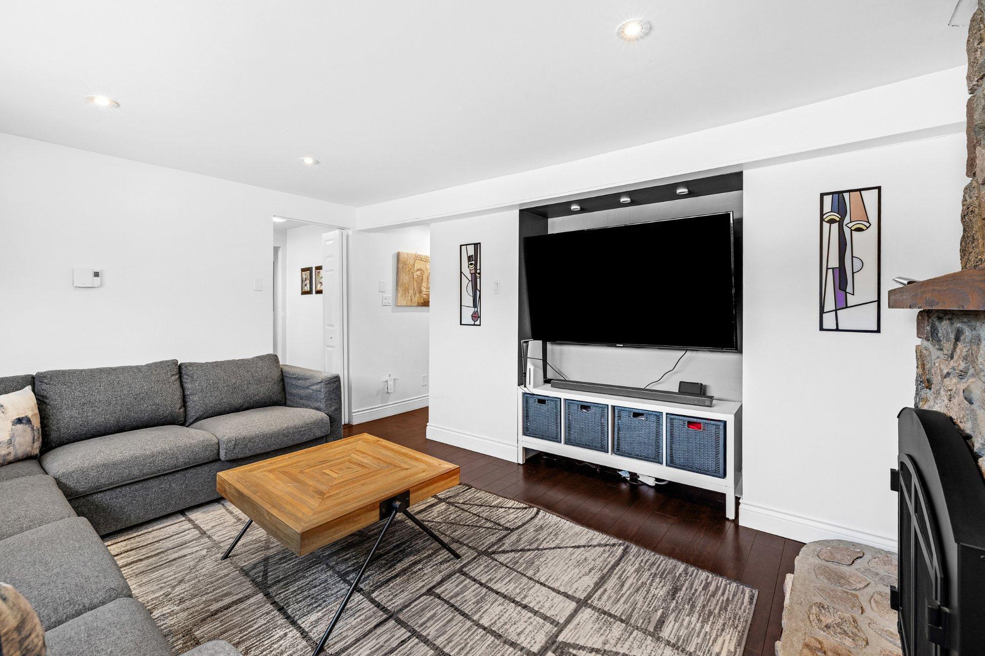 









3075


Rue Michaud

,
Brossard,




QC
J4Y1X4

