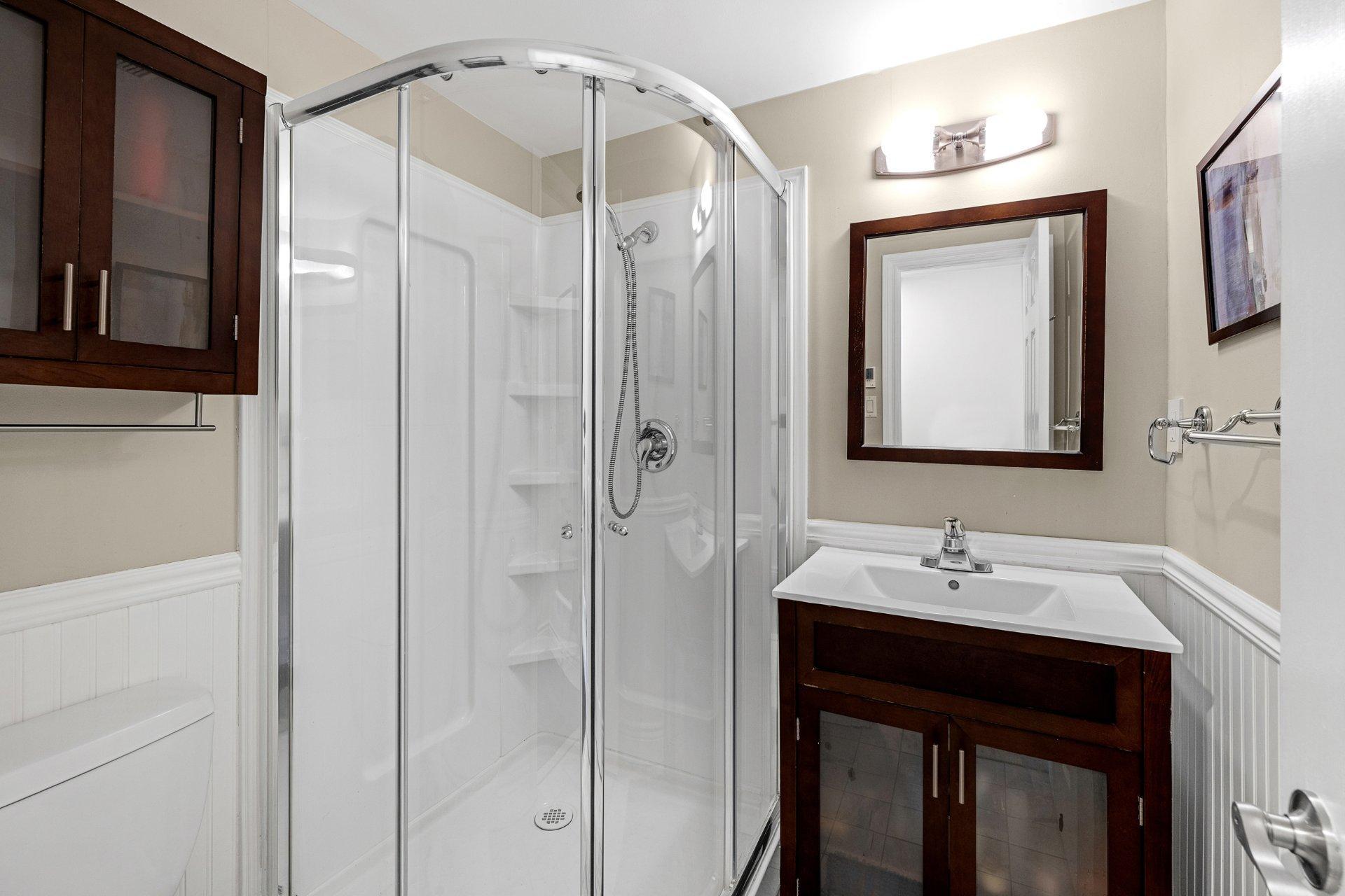 









3075


Rue Michaud

,
Brossard,




QC
J4Y1X4

