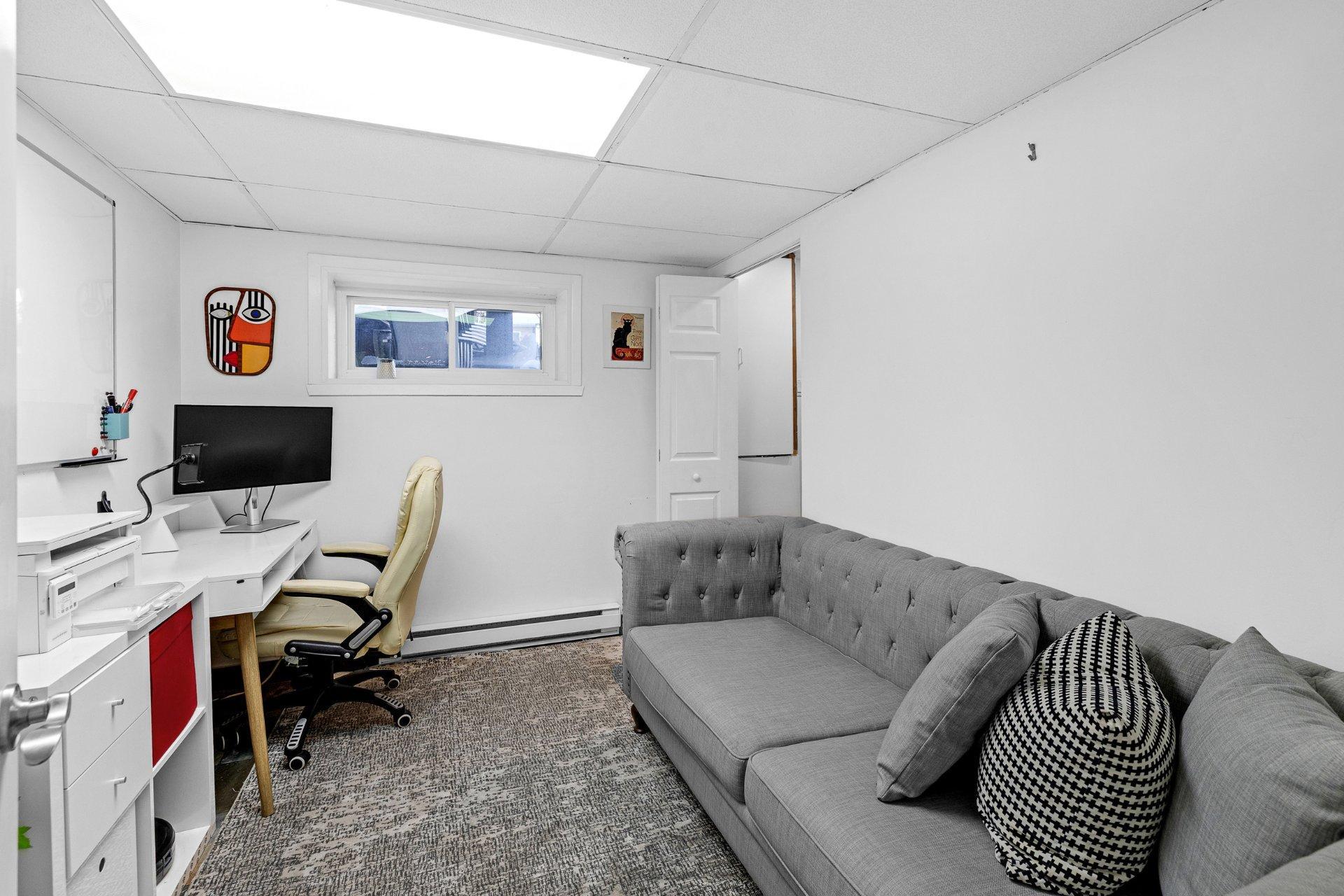 









3075


Rue Michaud

,
Brossard,




QC
J4Y1X4

