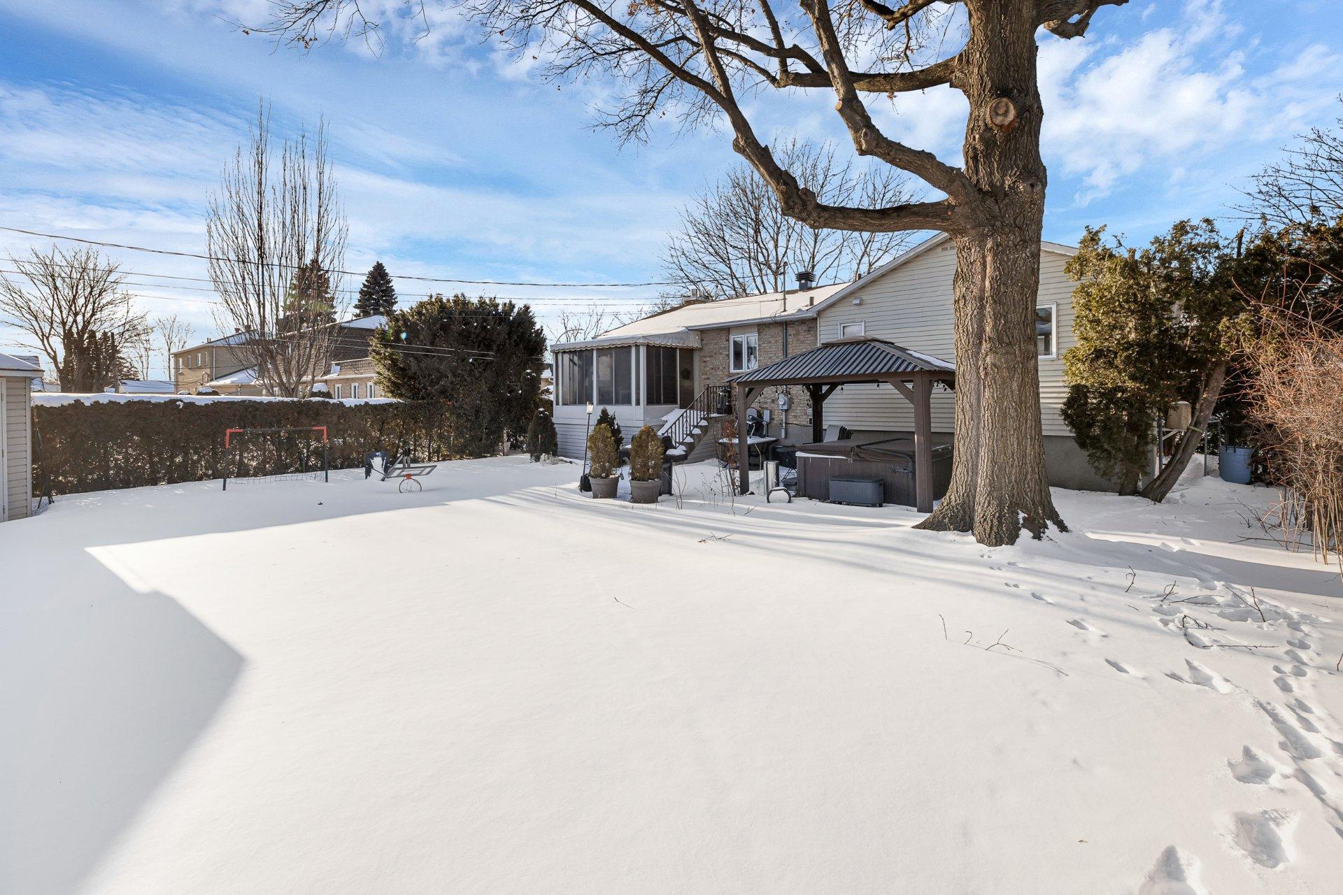 









3075


Rue Michaud

,
Brossard,




QC
J4Y1X4

