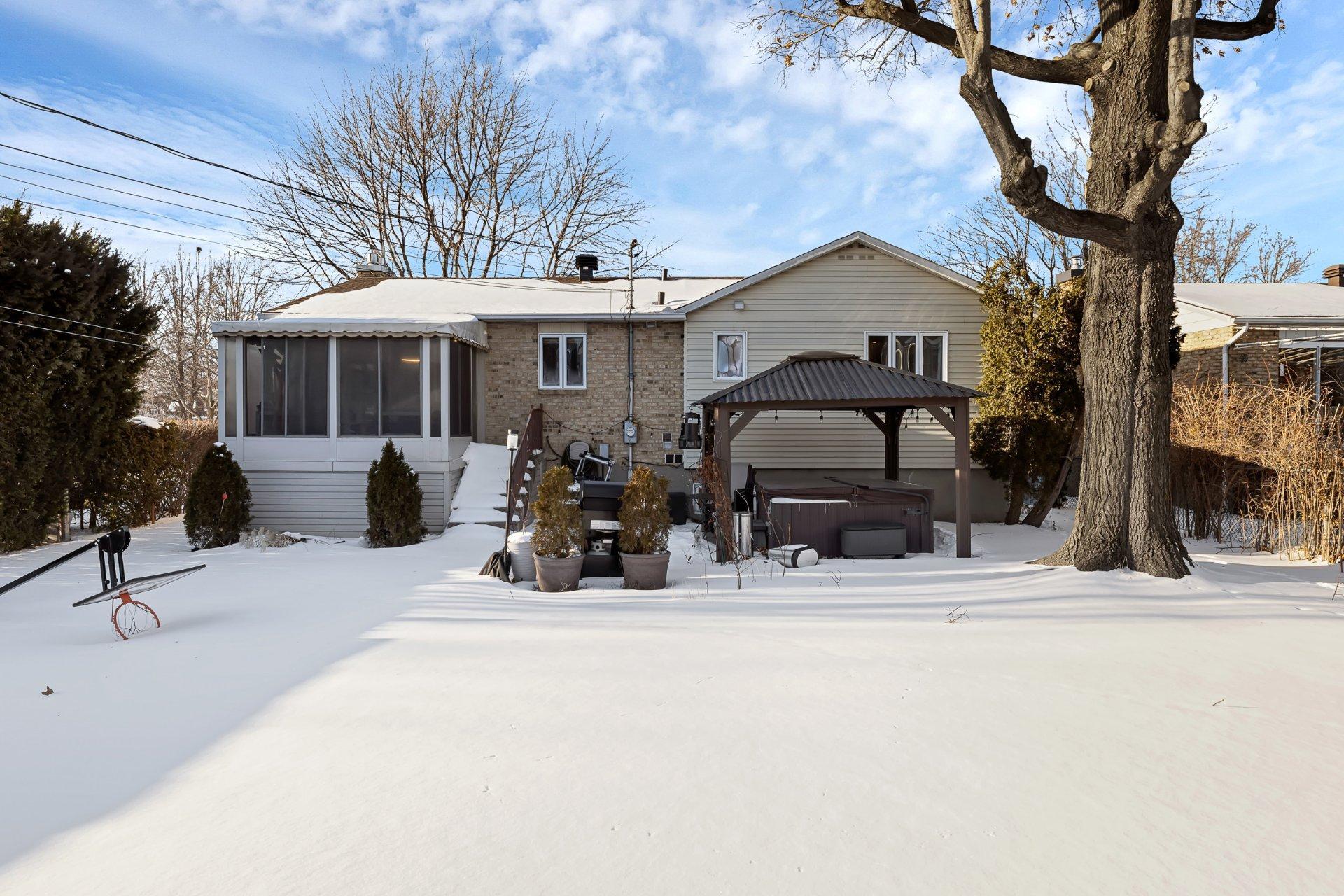 









3075


Rue Michaud

,
Brossard,




QC
J4Y1X4

