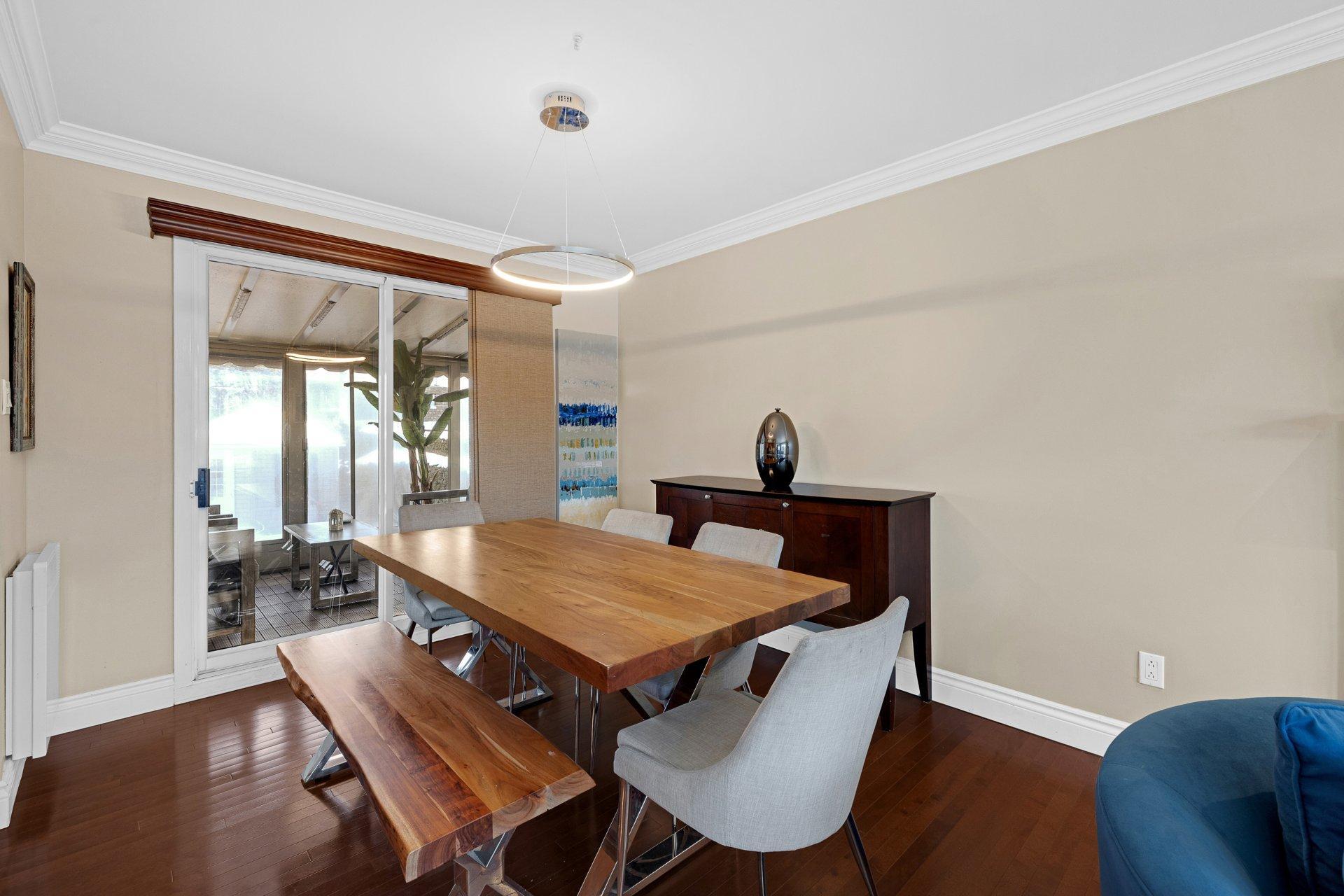 









3075


Rue Michaud

,
Brossard,




QC
J4Y1X4

