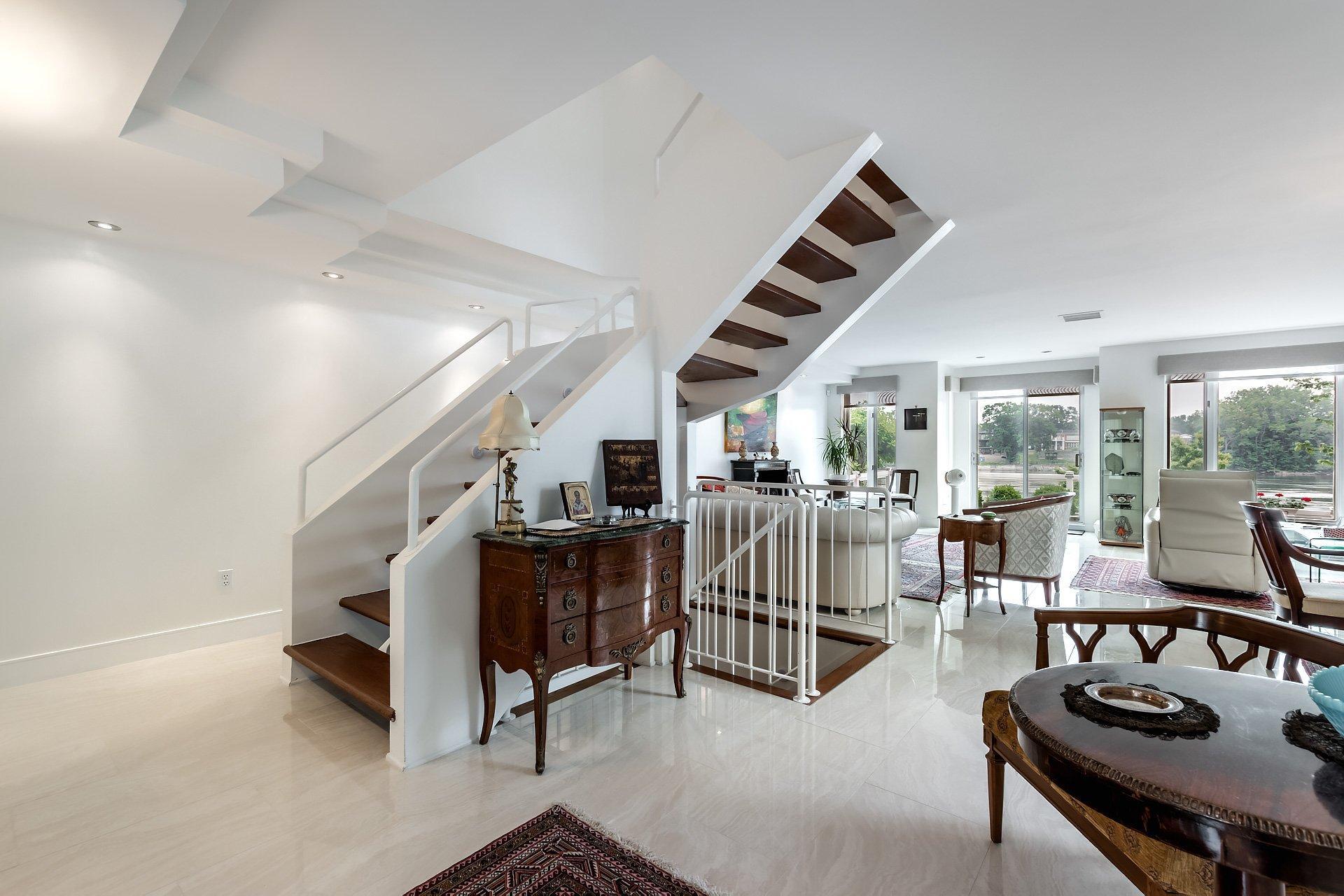 









1Z


Av. Sauriol

,
Laval (Laval-des-Rapides),




QC
H7N3A3

