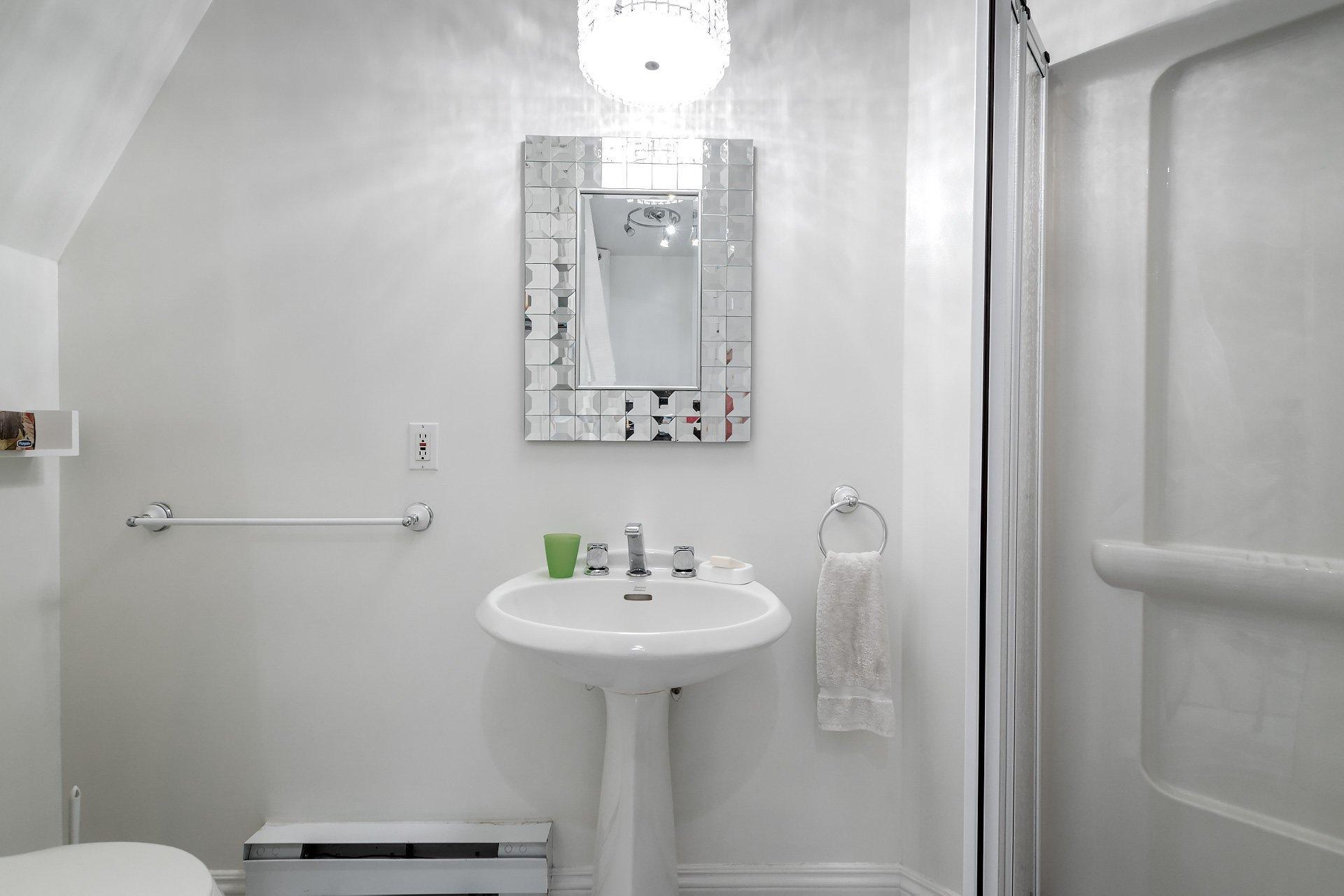 









1Z


Av. Sauriol

,
Laval (Laval-des-Rapides),




QC
H7N3A3

