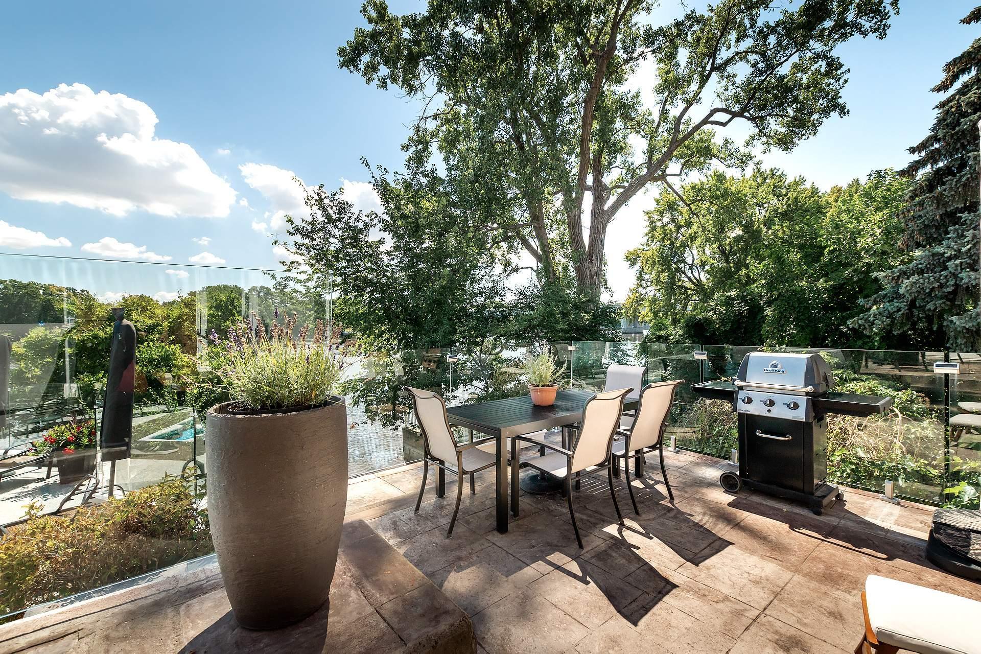 









1Z


Av. Sauriol

,
Laval (Laval-des-Rapides),




QC
H7N3A3

