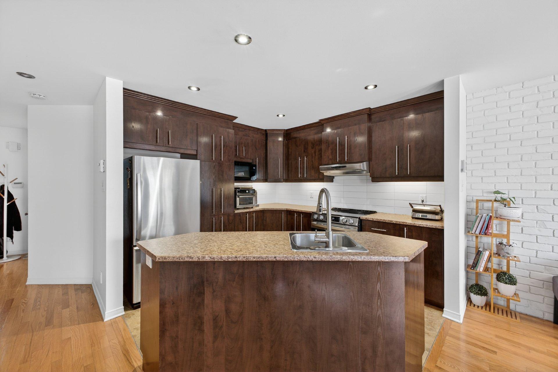 









50


Rue de la Seine

,
Candiac,




QC
J5R6Y2

