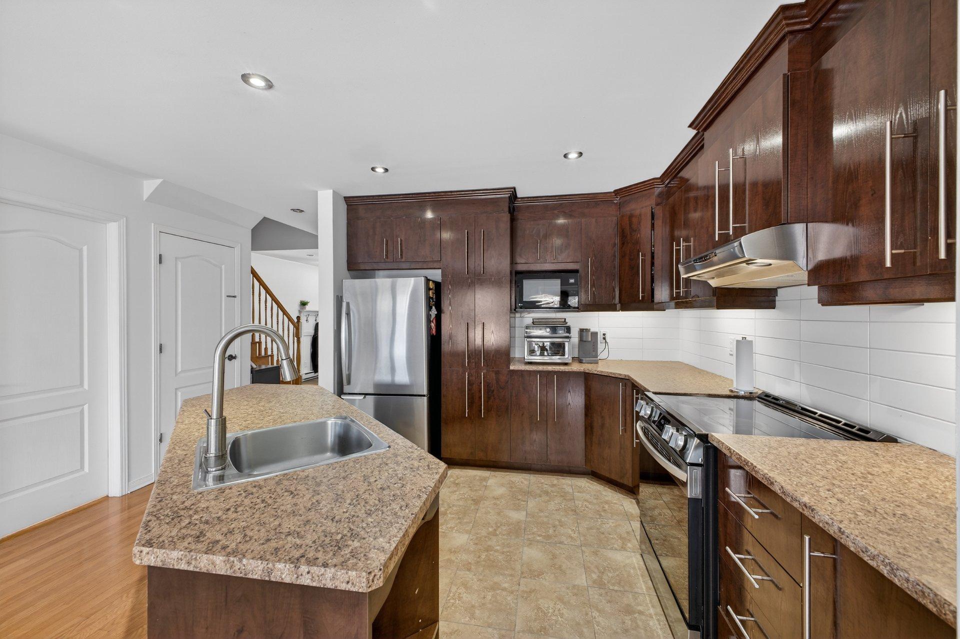 









50


Rue de la Seine

,
Candiac,




QC
J5R6Y2

