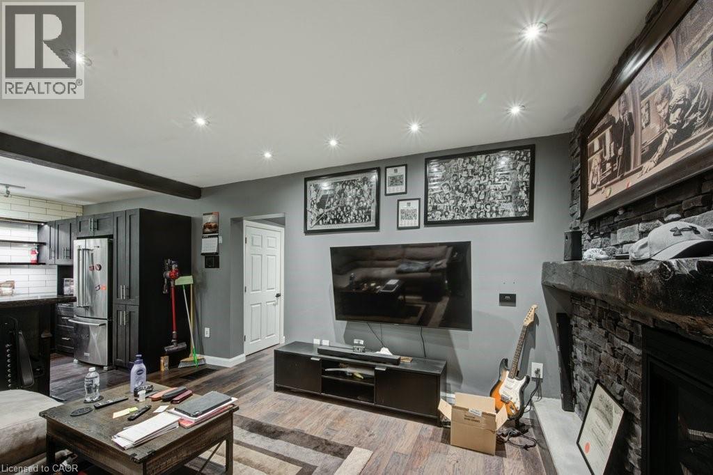 












83 OXFORD Street

,
Woodstock,




Ontario
N4S6A4

