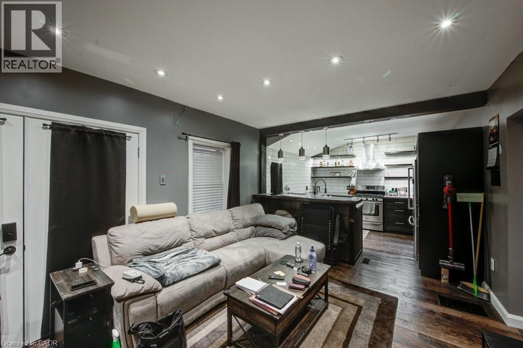 












83 OXFORD Street

,
Woodstock,




Ontario
N4S6A4

