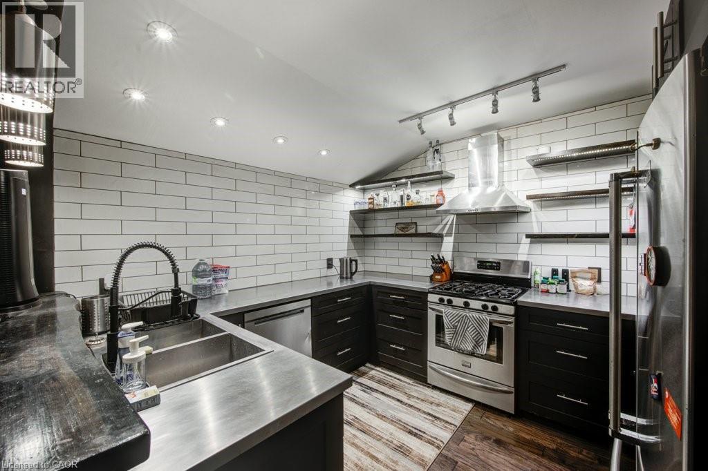 












83 OXFORD Street

,
Woodstock,




Ontario
N4S6A4

