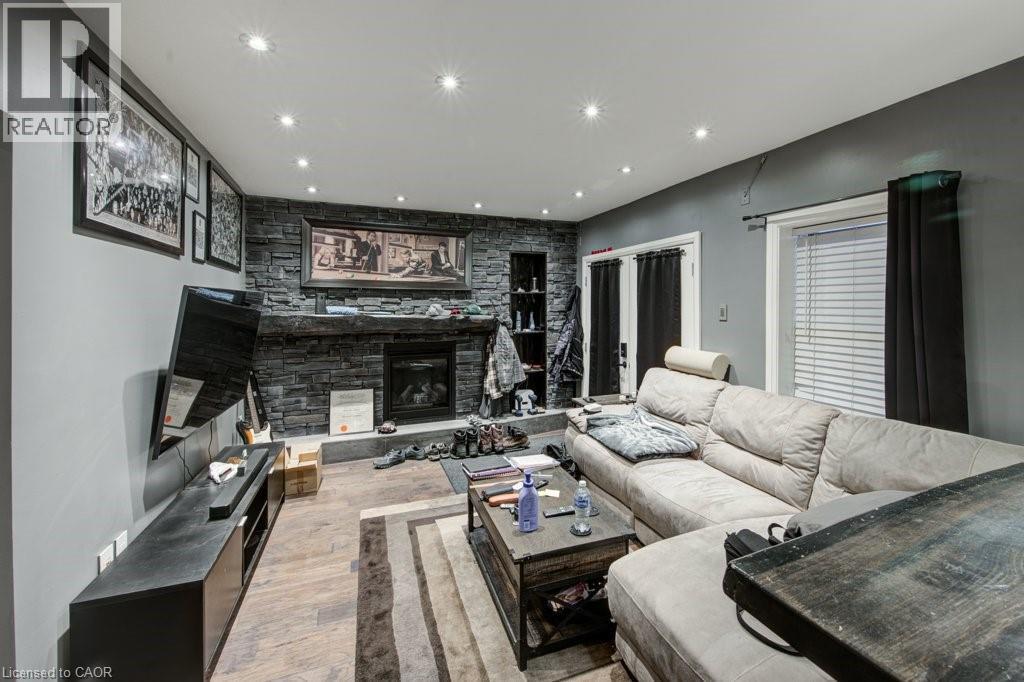 












83 OXFORD Street

,
Woodstock,




Ontario
N4S6A4

