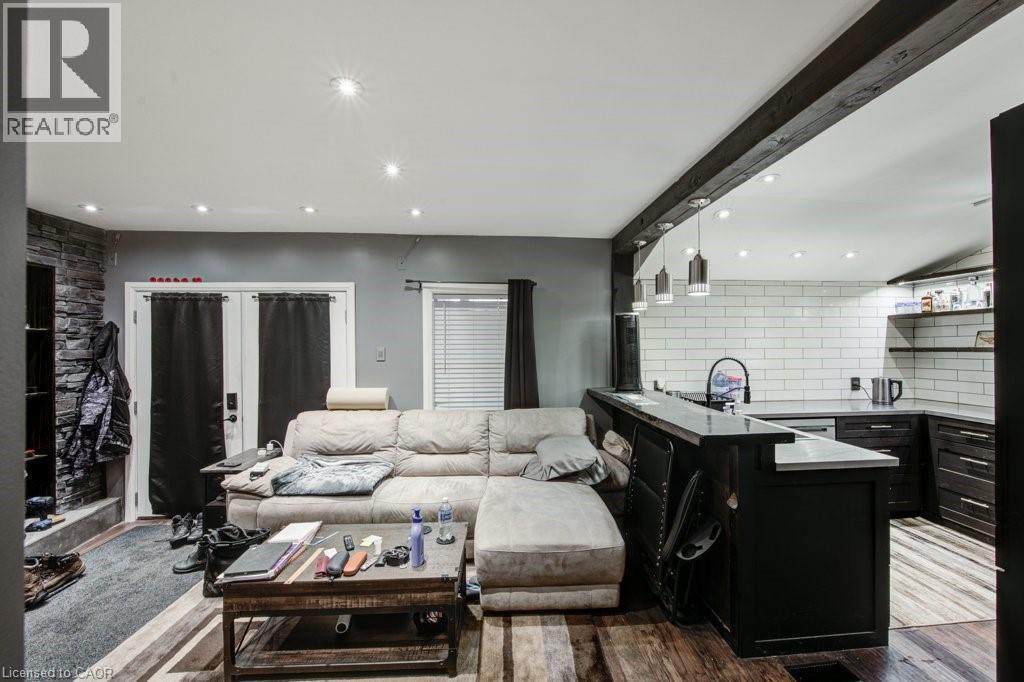 












83 OXFORD Street

,
Woodstock,




Ontario
N4S6A4

