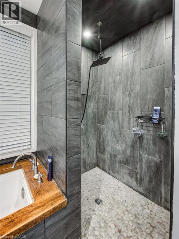 












83 OXFORD Street

,
Woodstock,




Ontario
N4S6A4

