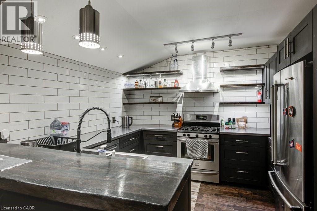 












83 OXFORD Street

,
Woodstock,




Ontario
N4S6A4

