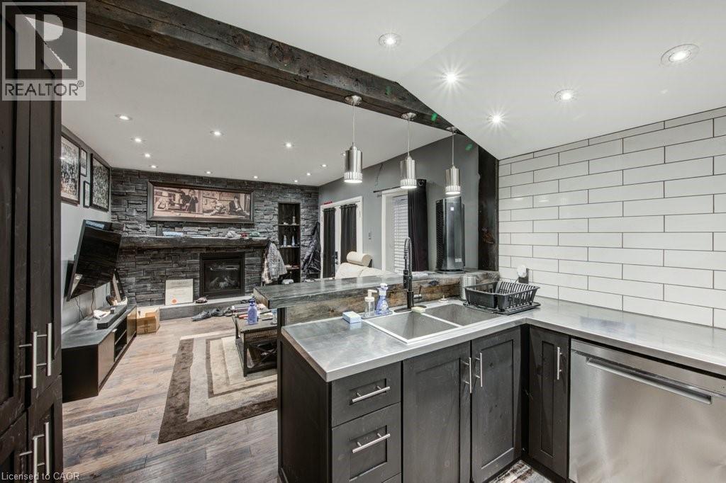 












83 OXFORD Street

,
Woodstock,




Ontario
N4S6A4

