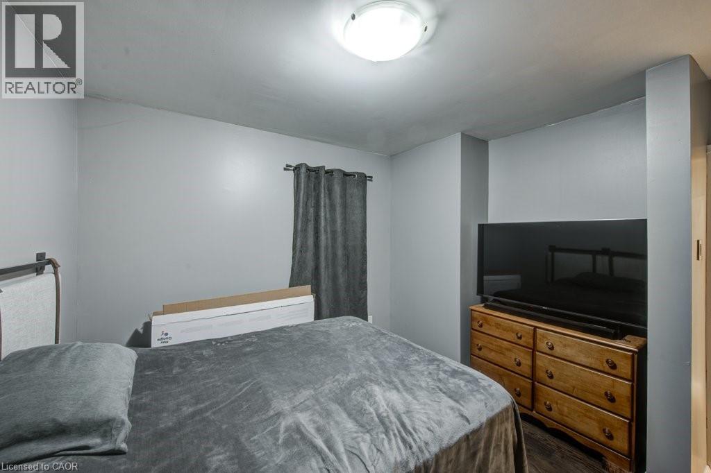 












83 OXFORD Street

,
Woodstock,




Ontario
N4S6A4

