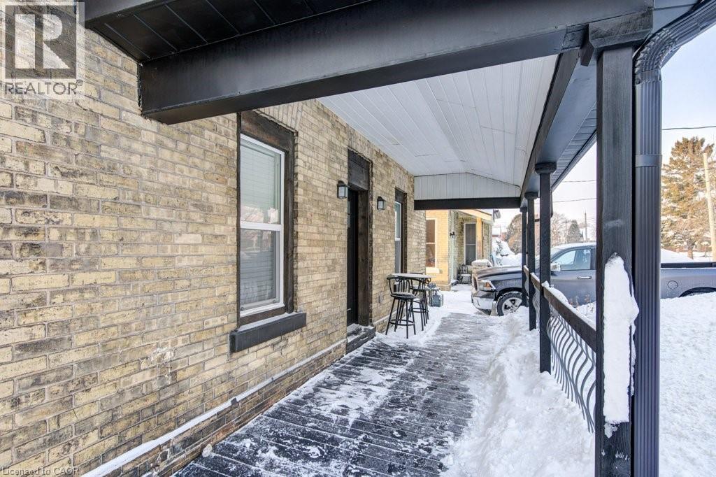 












83 OXFORD Street

,
Woodstock,




Ontario
N4S6A4

