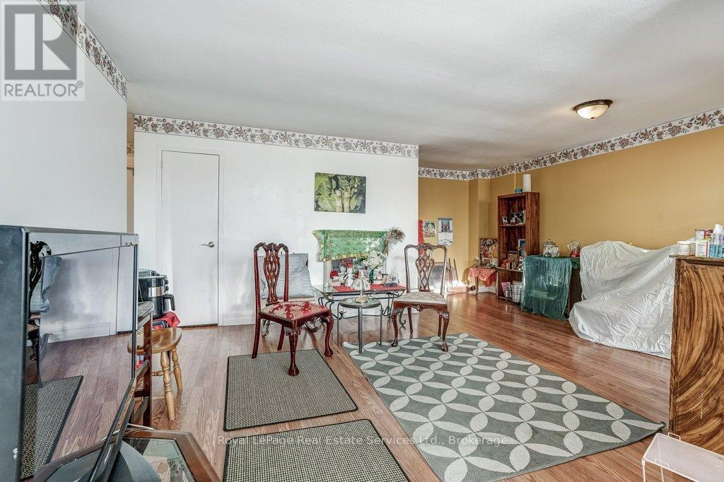 












17 - 15 ALBRIGHT ROAD

,
Hamilton (Vincent),




Ontario
L8K5J2

