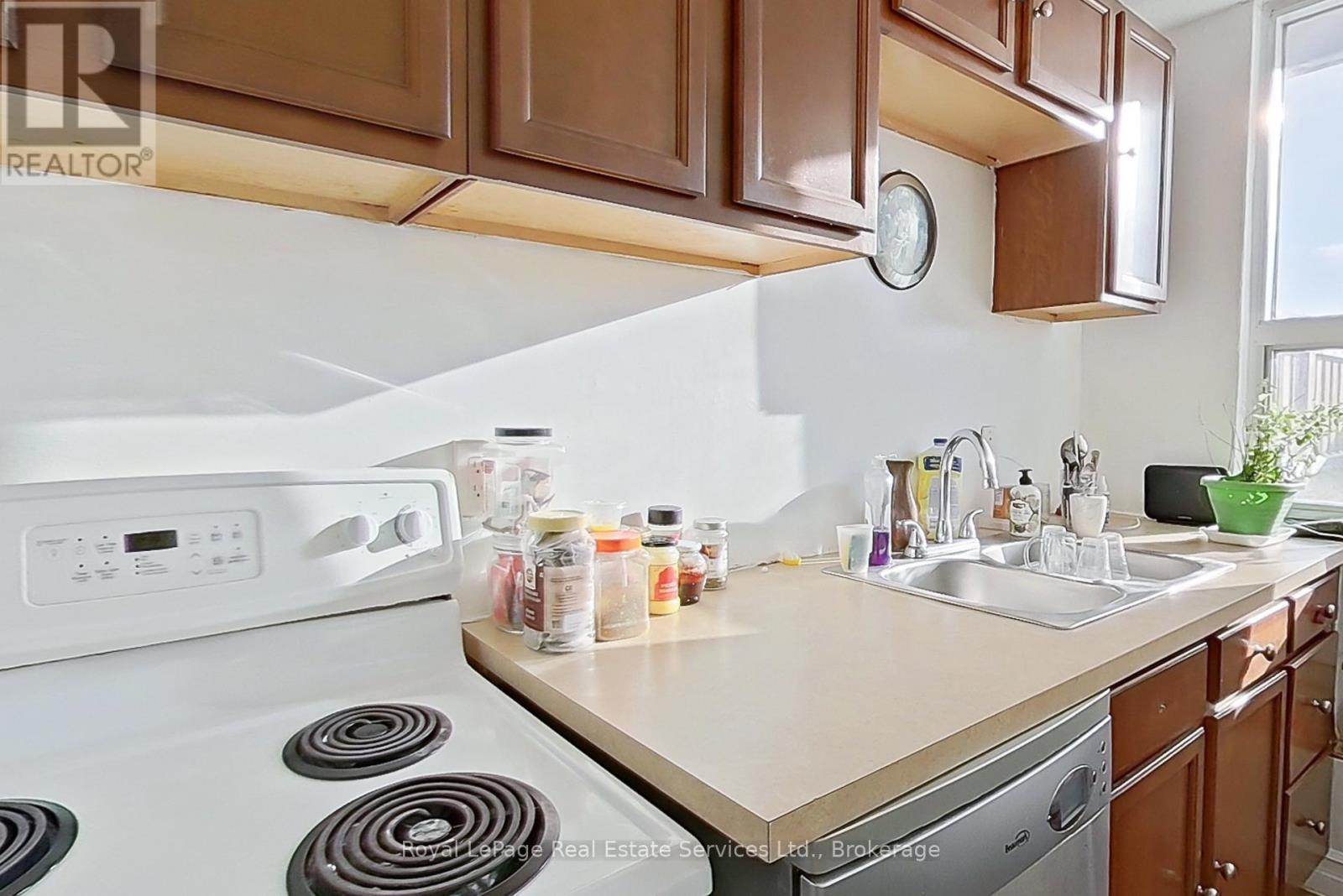 












17 - 15 ALBRIGHT ROAD

,
Hamilton (Vincent),




Ontario
L8K5J2

