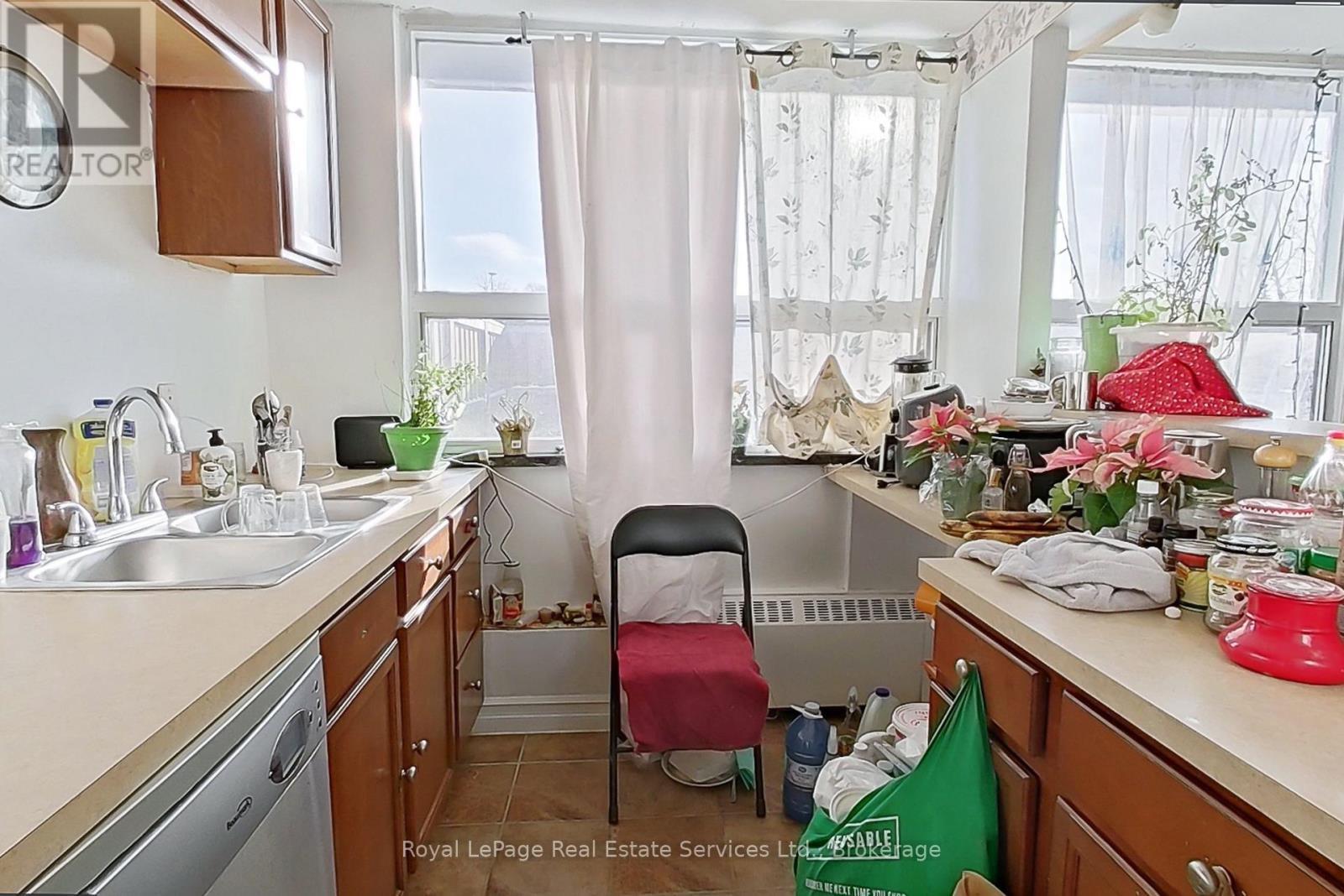 












17 - 15 ALBRIGHT ROAD

,
Hamilton (Vincent),




Ontario
L8K5J2

