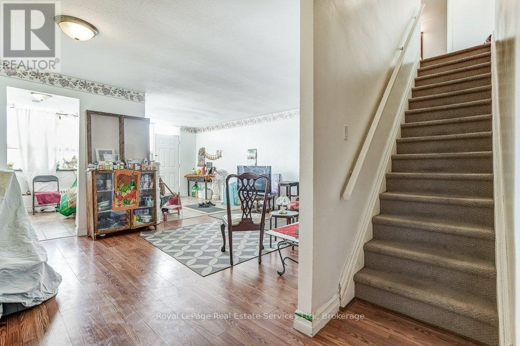 












17 - 15 ALBRIGHT ROAD

,
Hamilton (Vincent),




Ontario
L8K5J2

