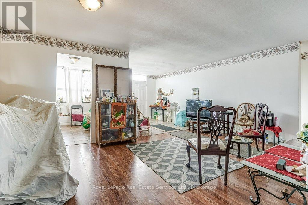 












17 - 15 ALBRIGHT ROAD

,
Hamilton (Vincent),




Ontario
L8K5J2

