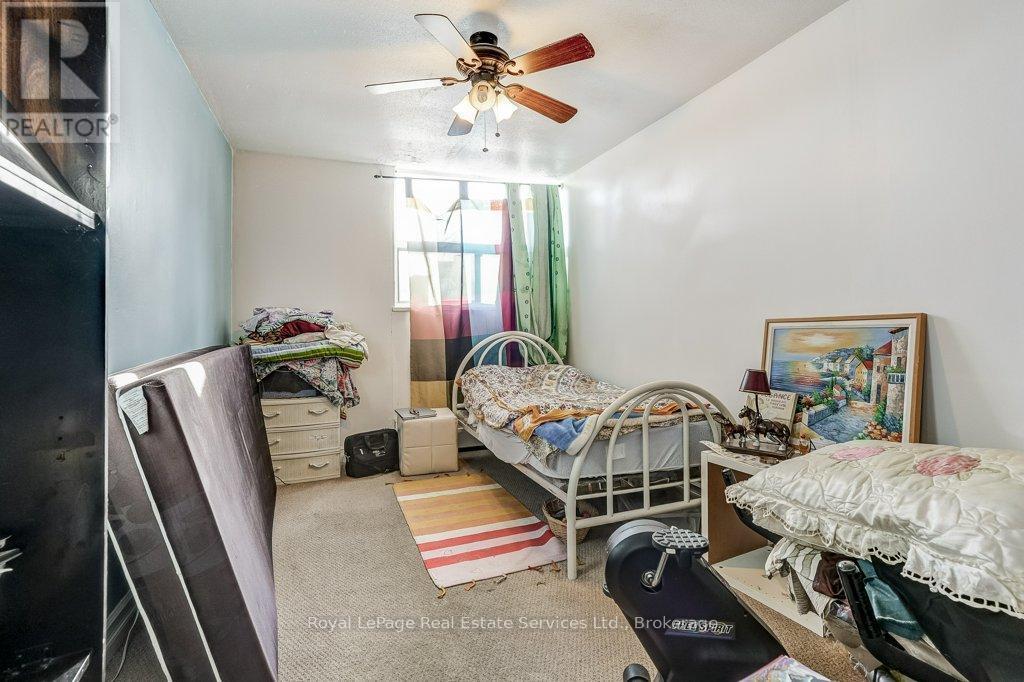 












17 - 15 ALBRIGHT ROAD

,
Hamilton (Vincent),




Ontario
L8K5J2

