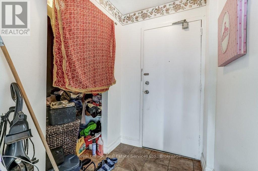 












17 - 15 ALBRIGHT ROAD

,
Hamilton (Vincent),




Ontario
L8K5J2

