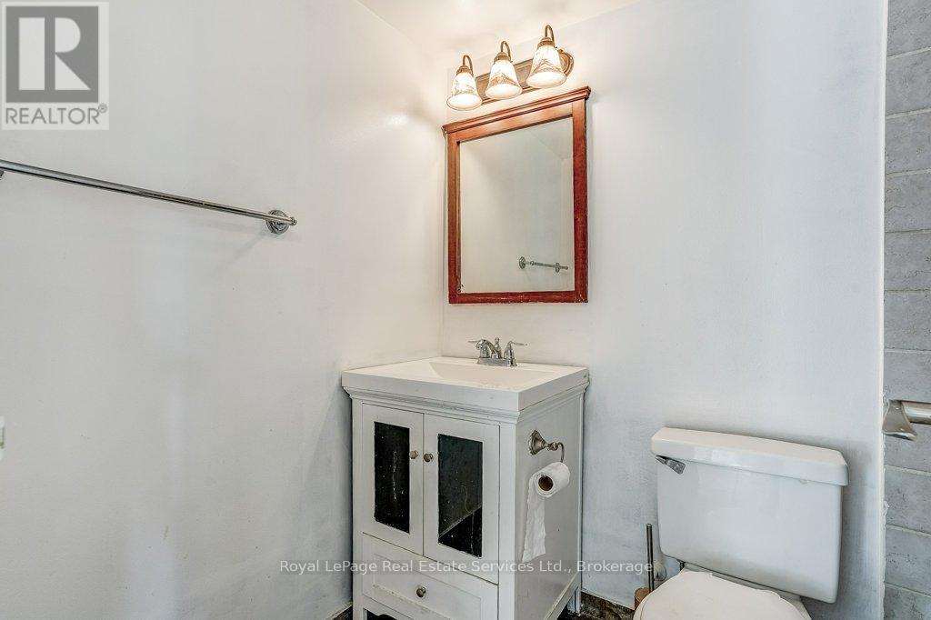 












17 - 15 ALBRIGHT ROAD

,
Hamilton (Vincent),




Ontario
L8K5J2

