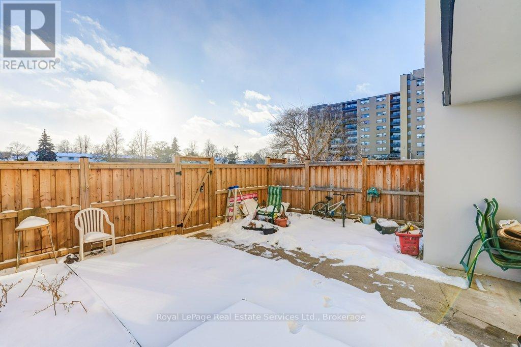 












17 - 15 ALBRIGHT ROAD

,
Hamilton (Vincent),




Ontario
L8K5J2

