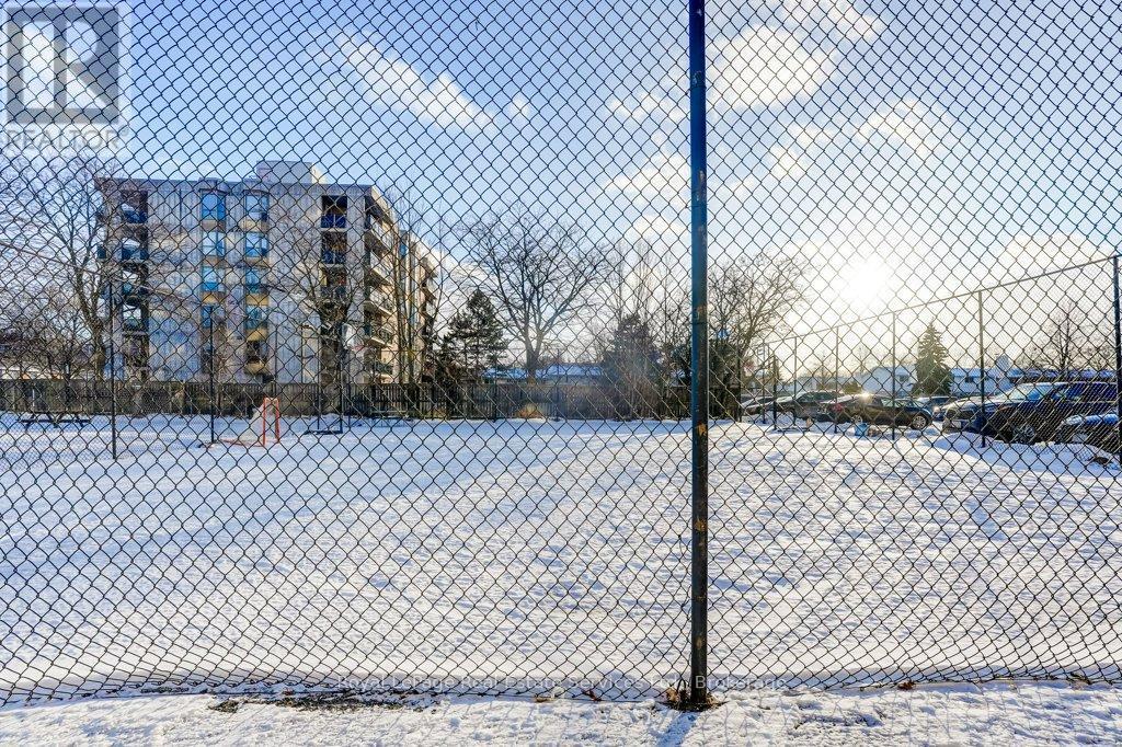 












17 - 15 ALBRIGHT ROAD

,
Hamilton (Vincent),




Ontario
L8K5J2

