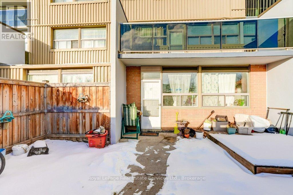 












17 - 15 ALBRIGHT ROAD

,
Hamilton (Vincent),




Ontario
L8K5J2

