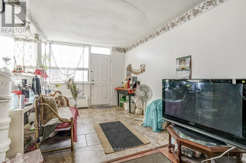 












17 - 15 ALBRIGHT ROAD

,
Hamilton (Vincent),




Ontario
L8K5J2

